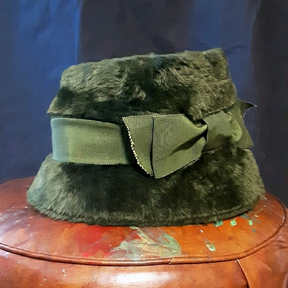 Vintage Accessories - 1960's Duchess of Italy bucket hat w/ bow